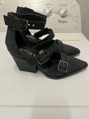 Very G Black Pointed Buckle Block-Heel Pumps